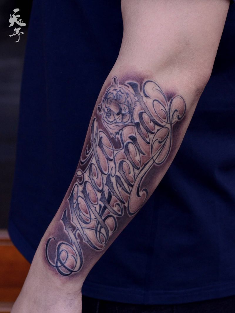 西安天予刺青黑灰作品纹身图片_花体字纹身图案
