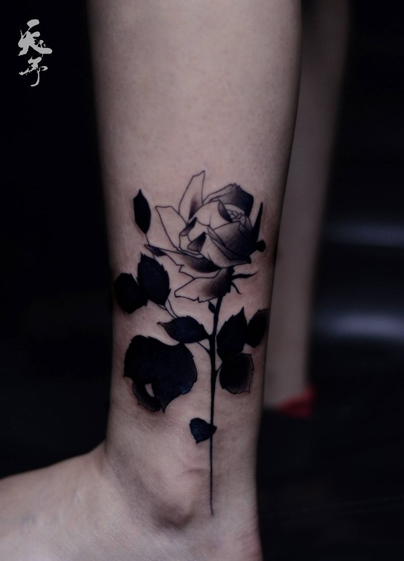 西安天予刺青黑灰作品纹身图片_腿部纹身图案