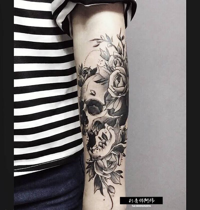 骷髅花纹身图片_手臂几何点刺暗黑骷髅纹身图案