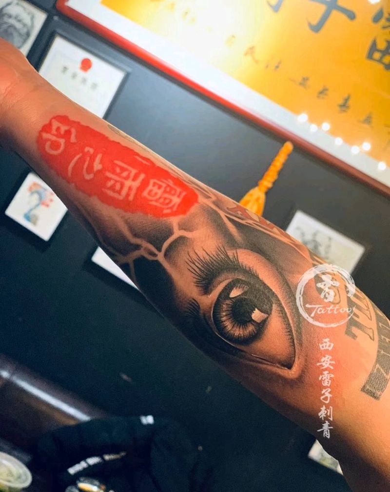 眼睛纹身图片_手臂眼睛纹身图案