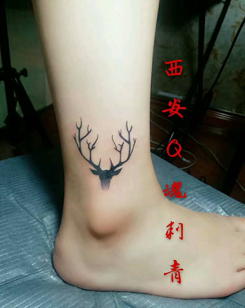 脚踝麋鹿一枚纹身图片