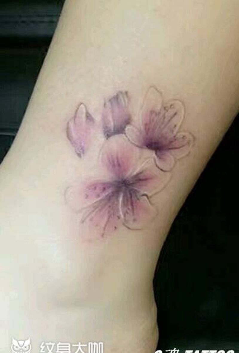 脚踝水彩花纹身图片