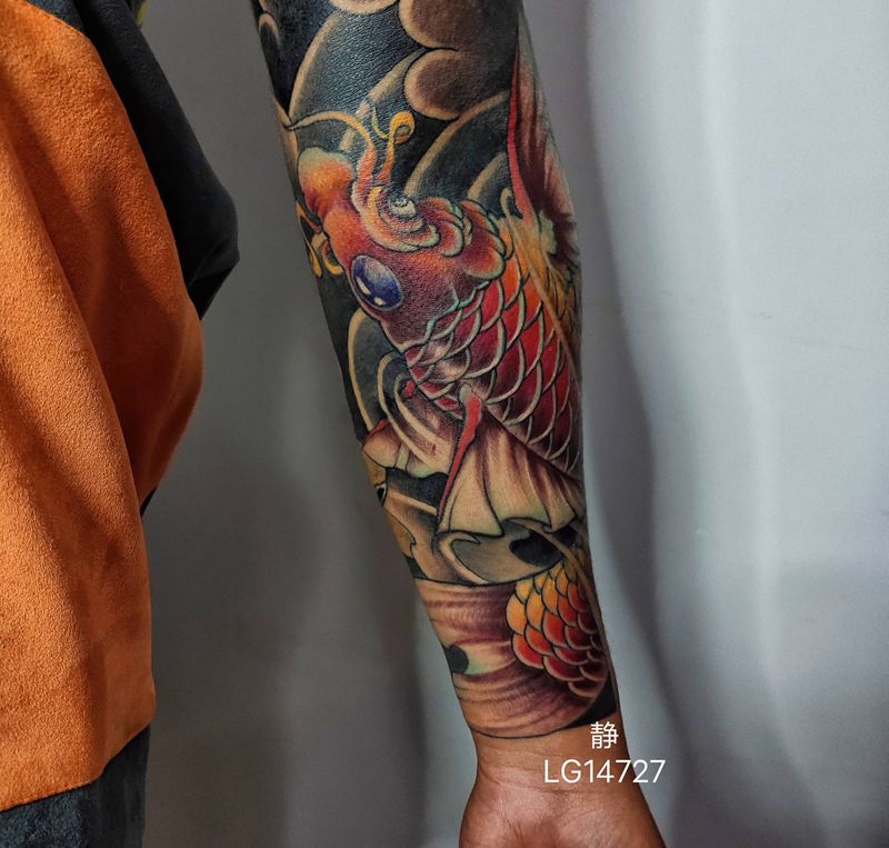 鲤鱼纹身图片_手臂纹身图案