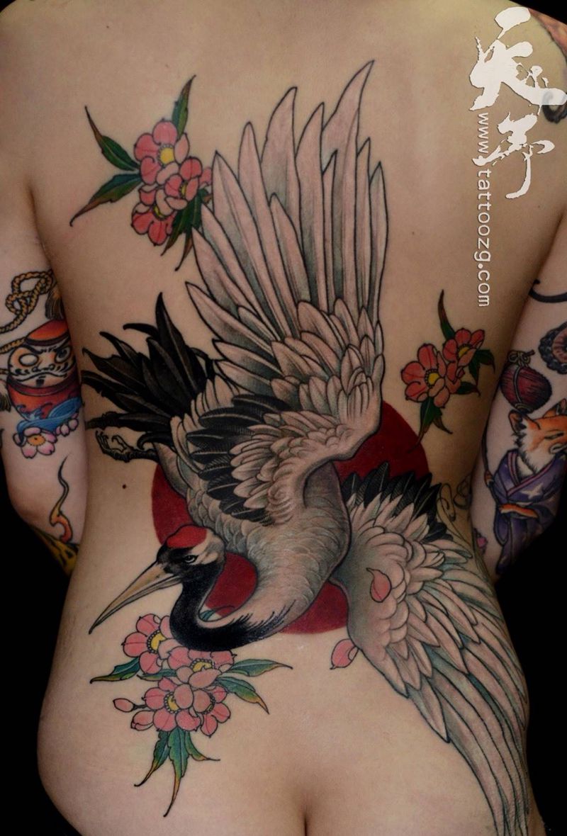 西安天予刺青传统作品纹身图片_仙鹤成品腰部背部传统动物原创西安黑灰彩色纹身图案