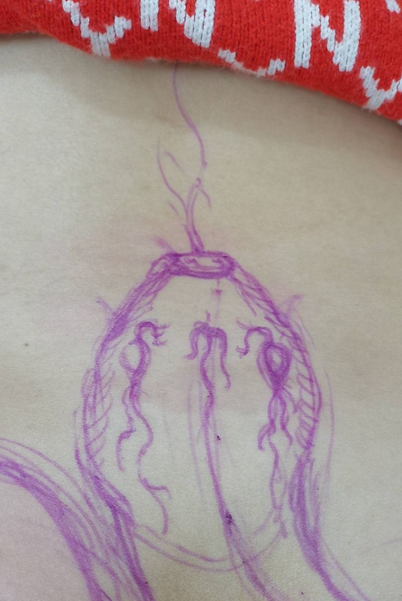 蛇纹身图片_臀部老传统纹身图案