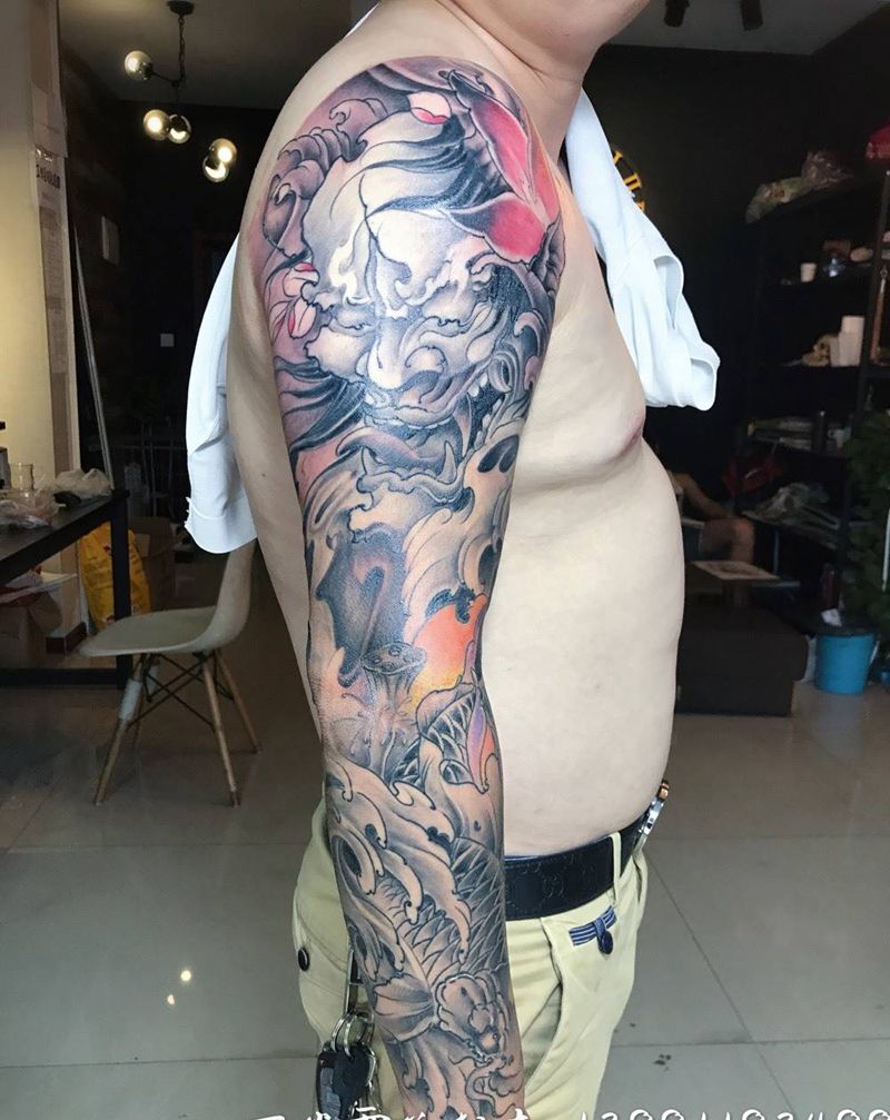 般若锦鲤花臂纹身图片