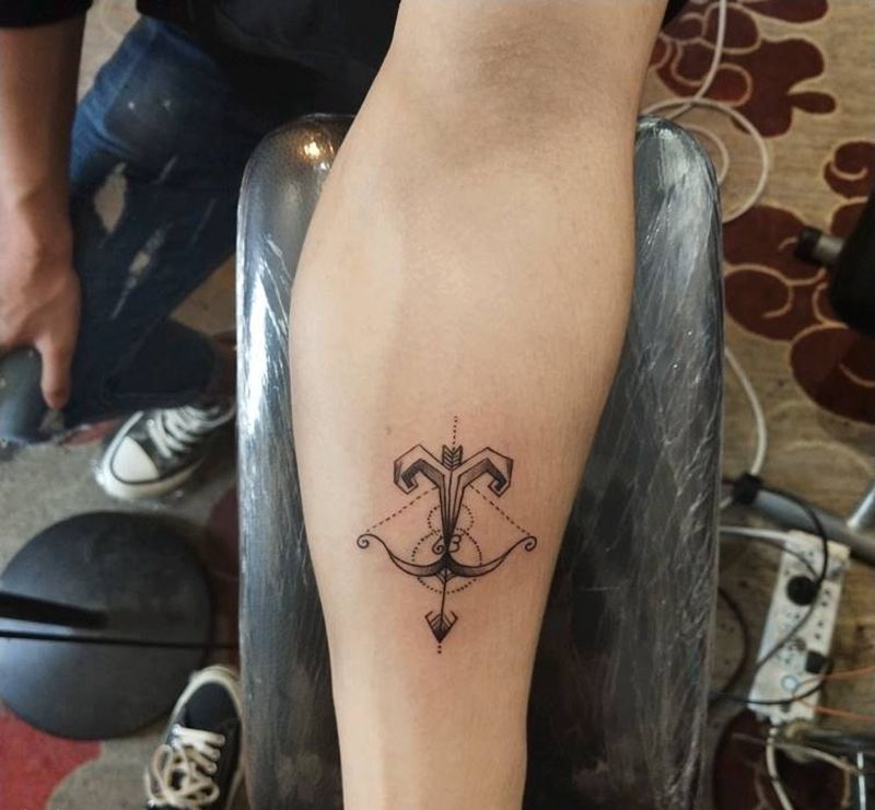 摩羯座纹身图片_手臂点刺纹身图案