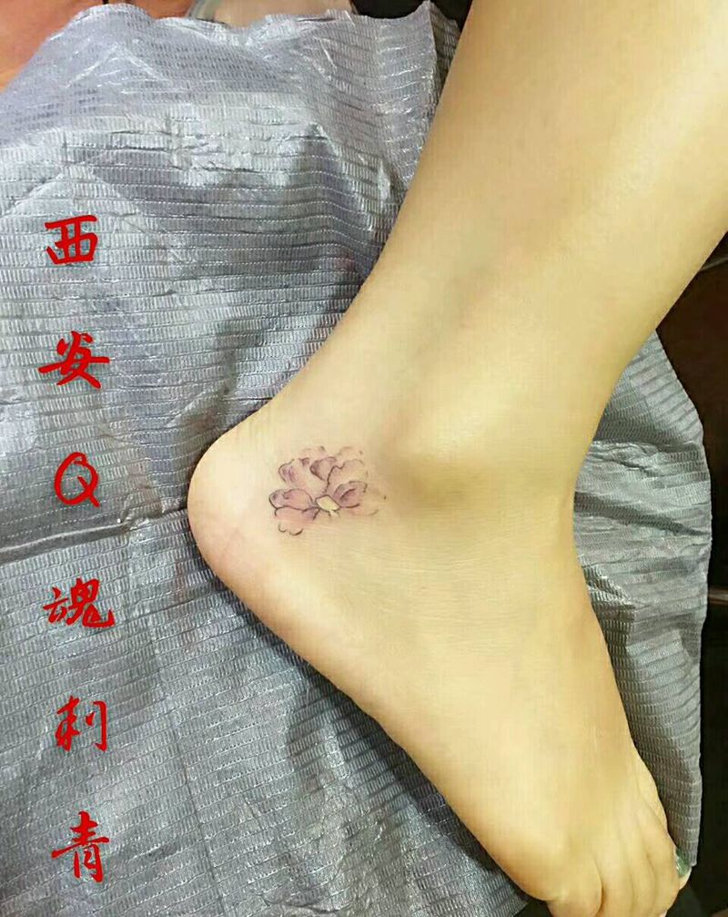 脚跟水墨花纹身图片