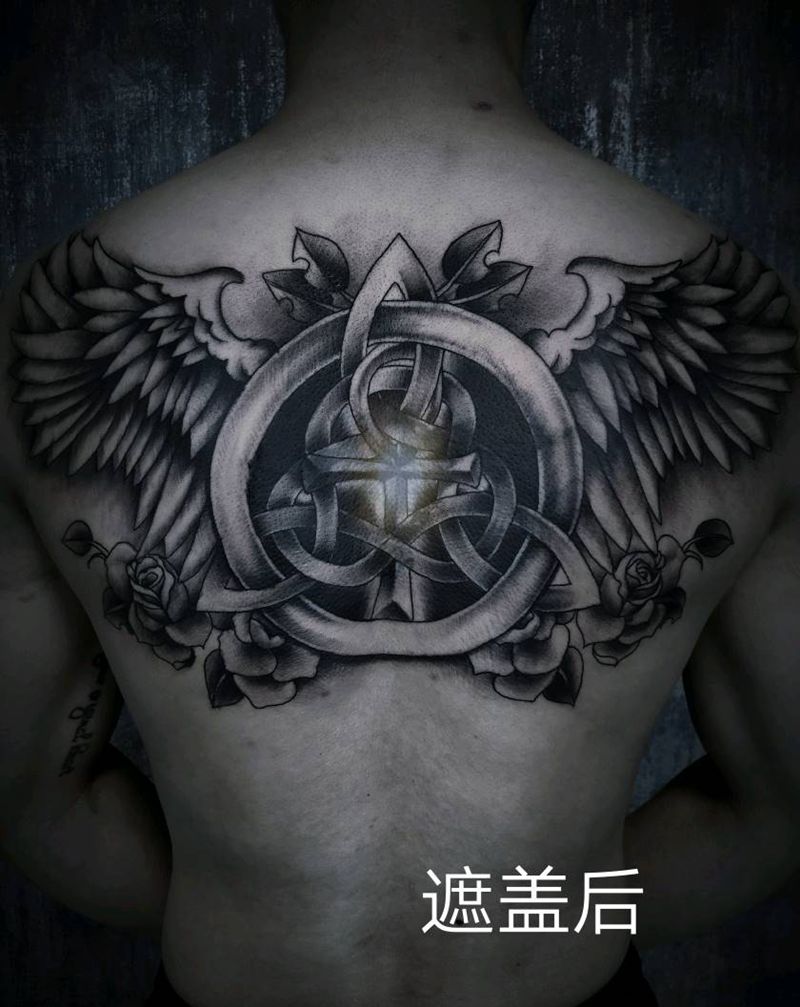 翅膀纹身图片_背部纹身图案