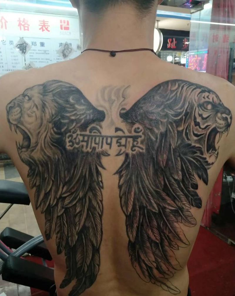 狮虎兽纹身图片_背部纹身图案