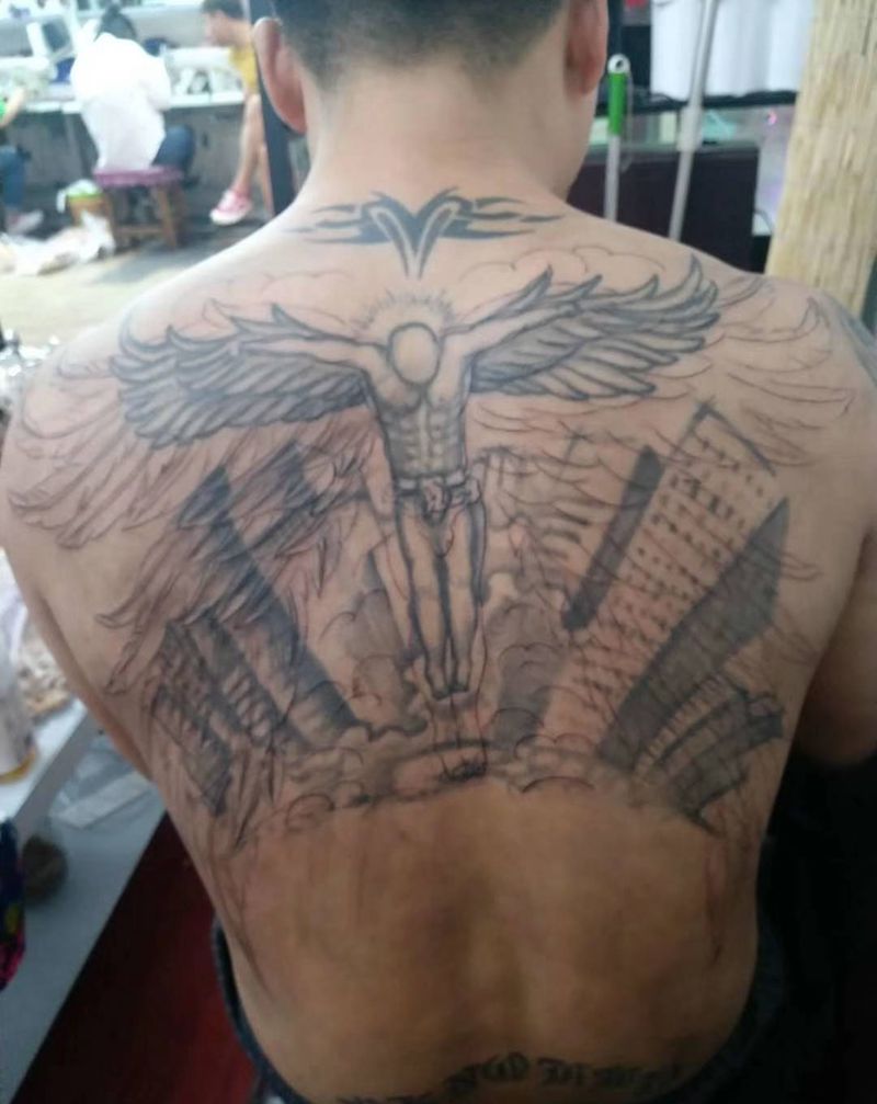 翅膀纹身图片_背部纹身图案