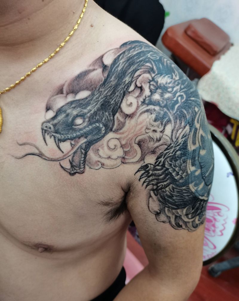 修改纹身图片_肩部纹身图案