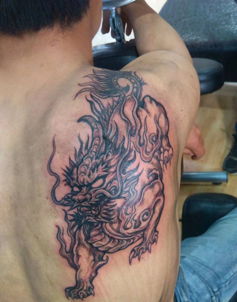 貔貅纹身图片_背部老传统纹身图案