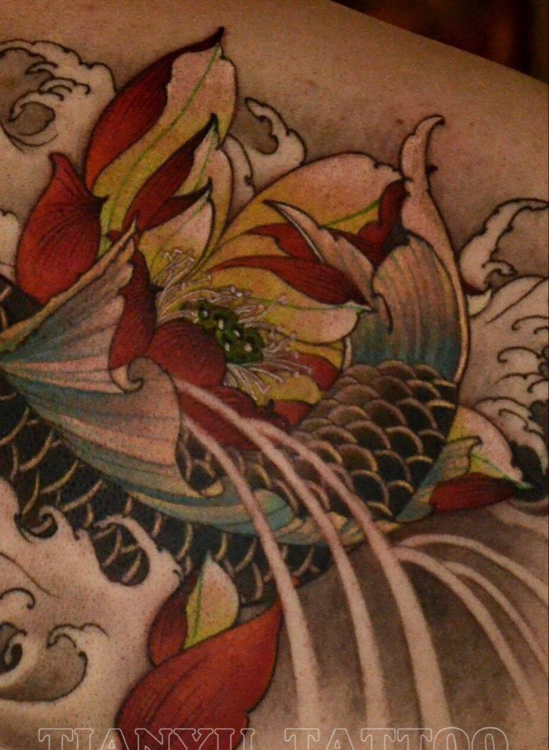 西安天予刺青传统作品纹身图片_成品背部传统习俗动物原创西安彩色鲤鱼纹身图案