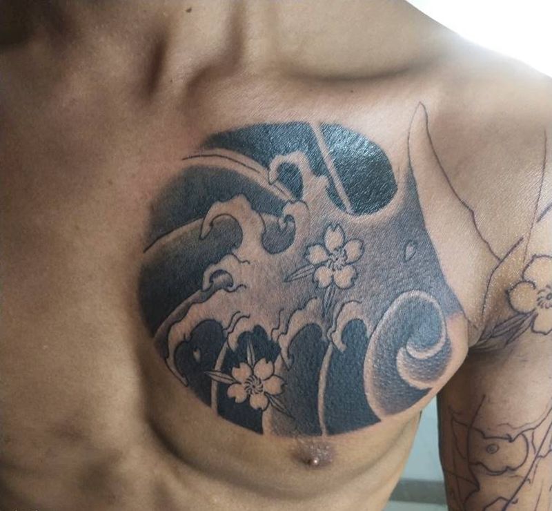 原创半胛纹身图片_胸部老传统纹身图案