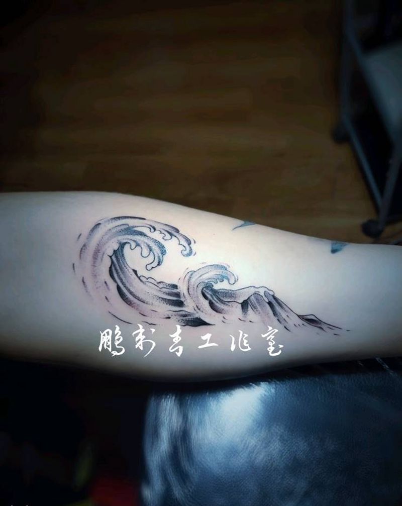 浪纹身图片_手臂纹身图案