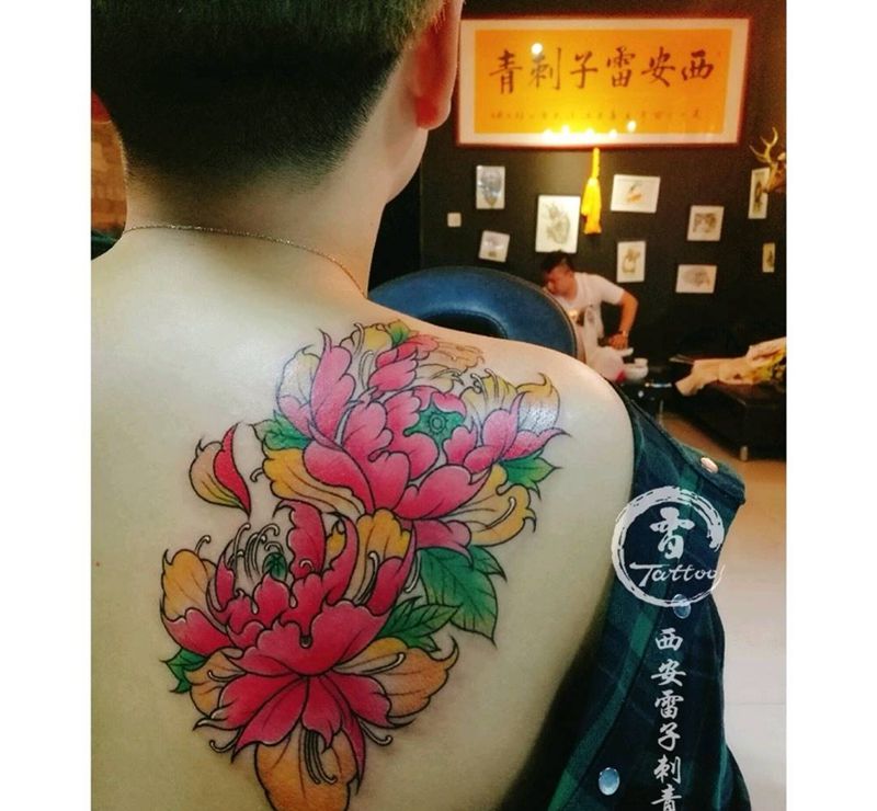 牡丹纹身图片_背部牡丹花纹身图案