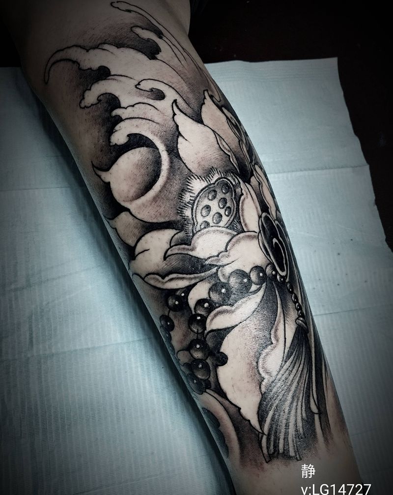 荷花纹身图片_腿部纹身图案