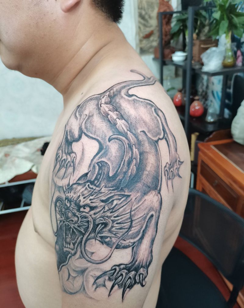 貔貅纹身图片_肩部纹身图案