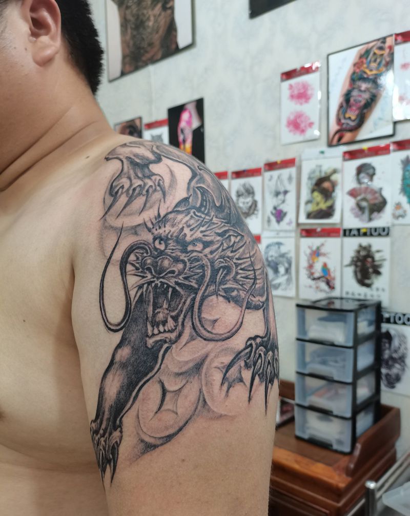 貔貅纹身图片_肩部纹身图案