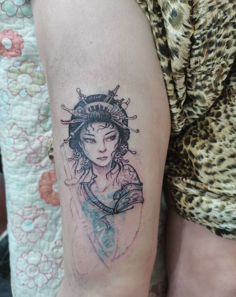 忍着纹身图片_腿部纹身图案