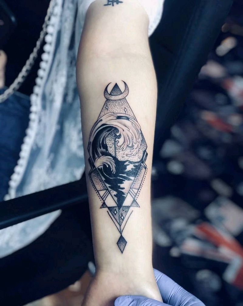 海浪纹身图片_手臂水浪纹身图案