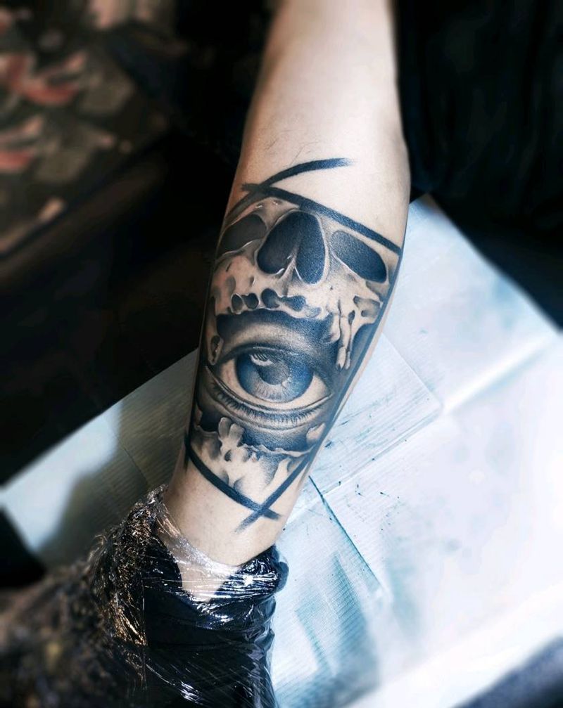 骷髅眼睛纹身图片_腿部纹身图案