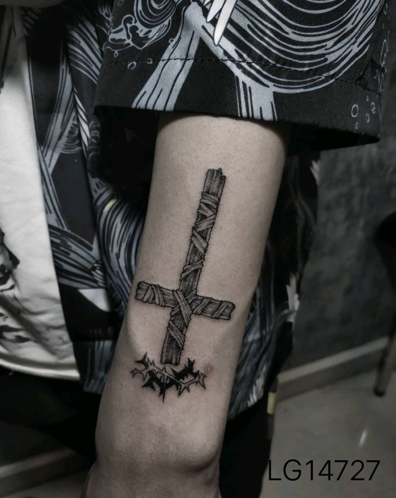 十字架纹身图片_手臂纹身图案