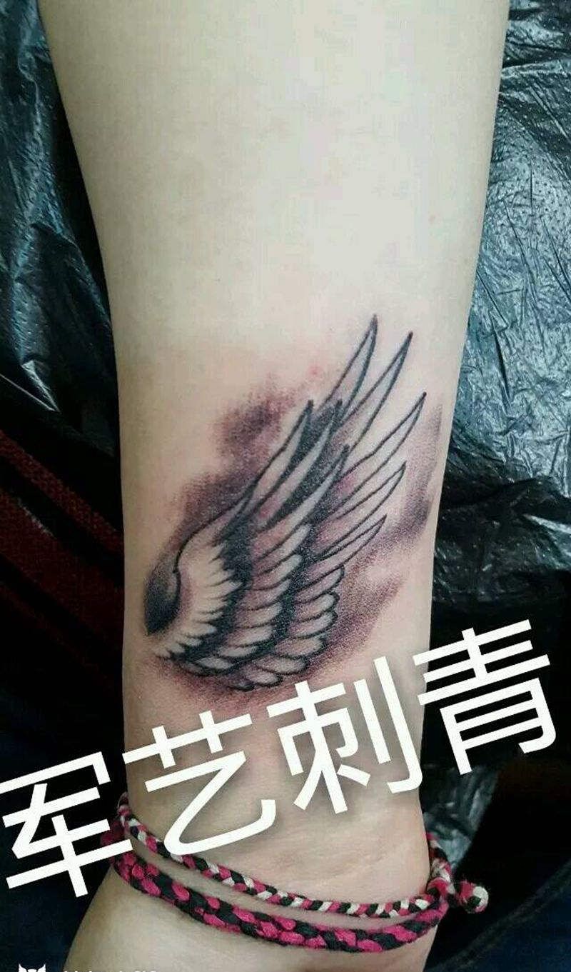 翅膀纹身图片