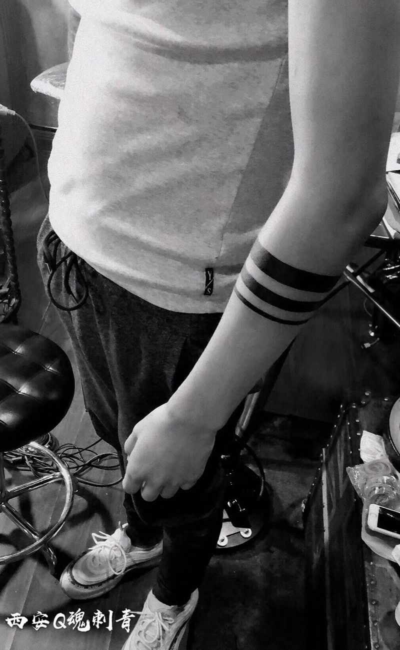 线条黑纹身图片