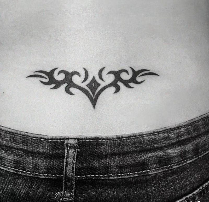 腰花图腾纹身图片