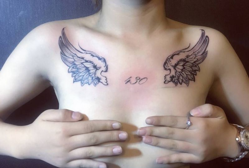 翅膀纹身图片_成品西安义刺青原创欧美胸部纹身图案