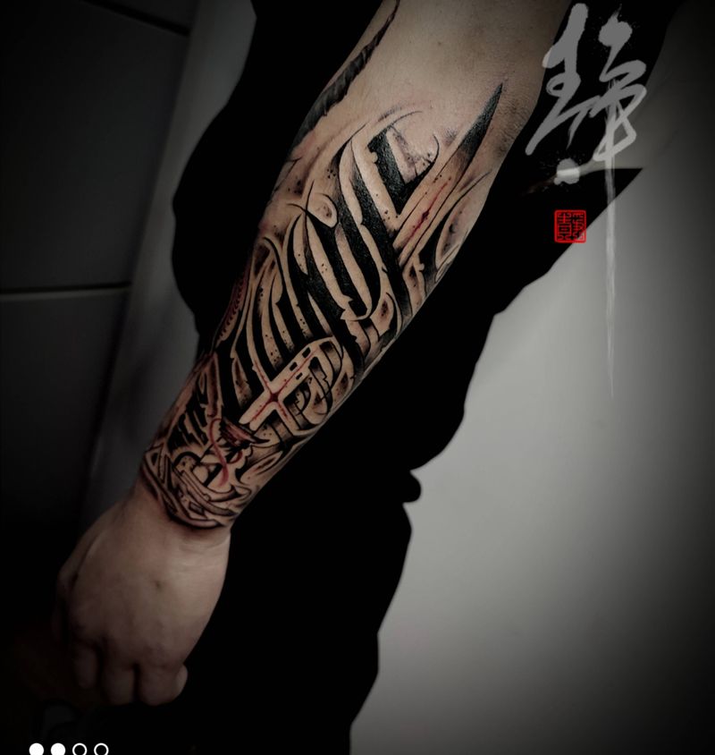 花体字纹身图片_手臂纹身图案