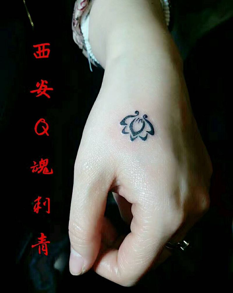 手部小图腾纹身图片