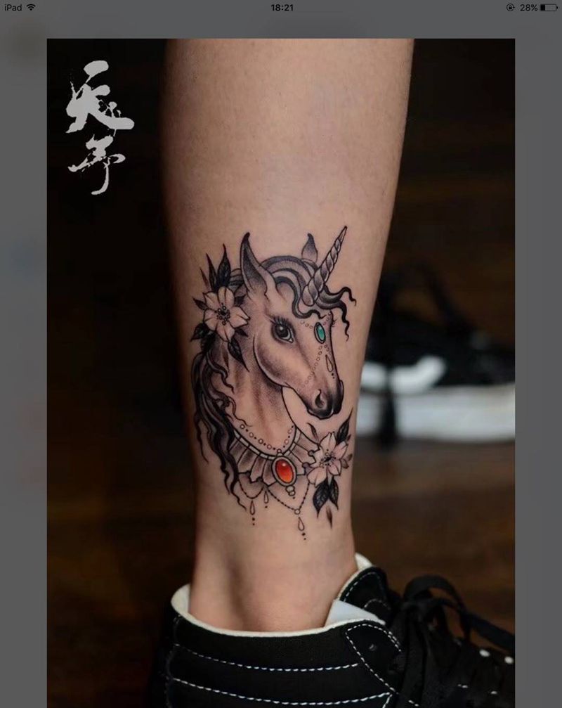 西安天予刺青黑灰作品纹身图片_腿部欧美清新动物鹿西安黑灰纹身图案