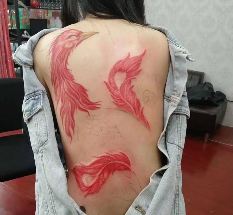 神鸟纹身图片_背部纹身图案