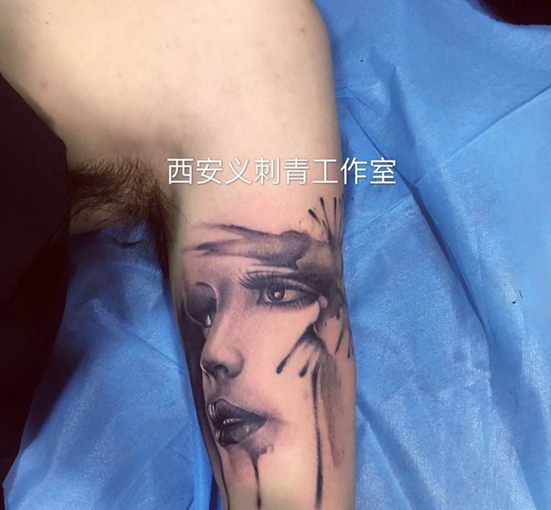 内侧美女遮盖纹身图片_原创人物欧美写实国画成品手臂纹身图案