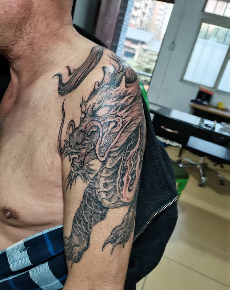 60岁的老头纹身图片_肩部纹身图案