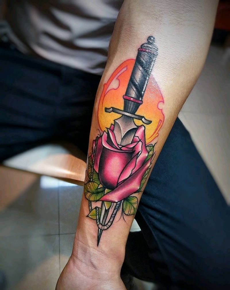 玫瑰与剑纹身图片_手臂剑，玫瑰纹身图案