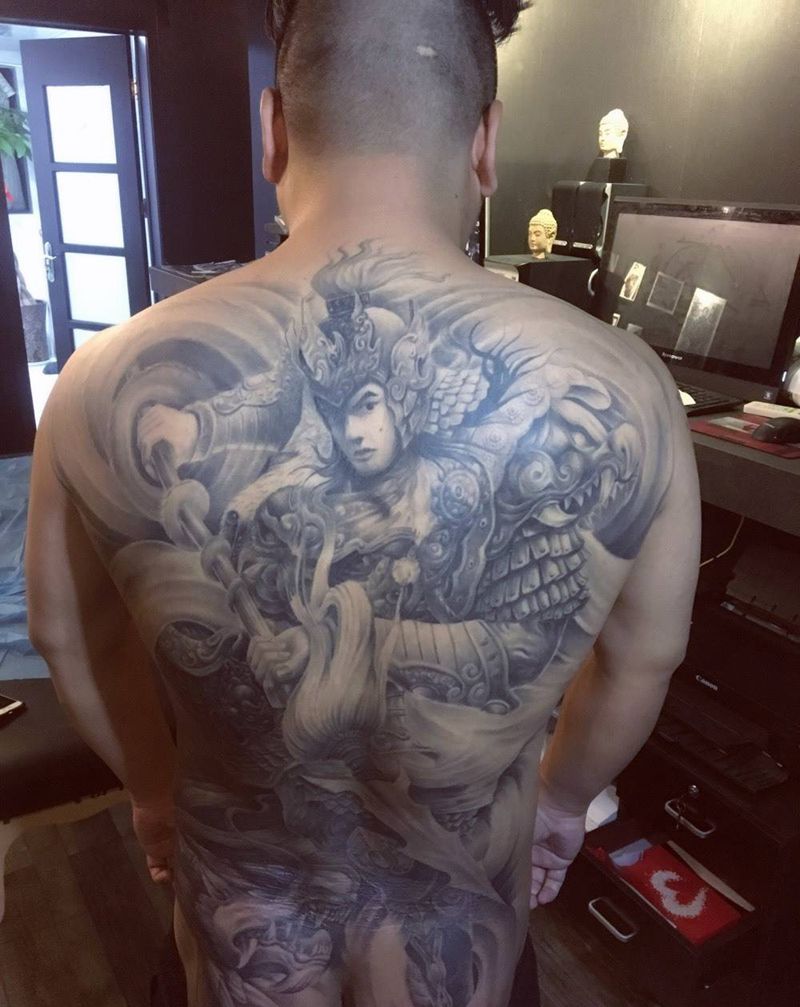 龙临纹身图片_成品西安义刺青人物欧美写实背部纹身图案