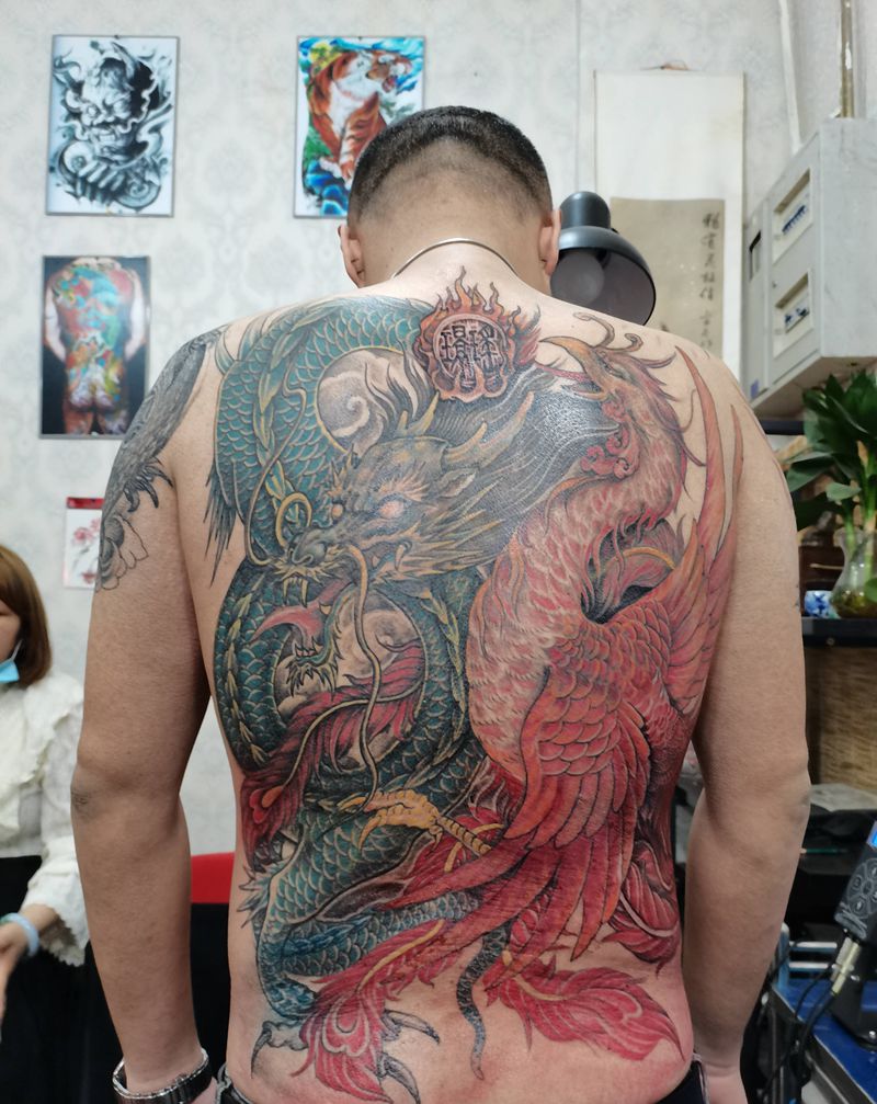龙凤呈祥纹身图片_背部纹身图案