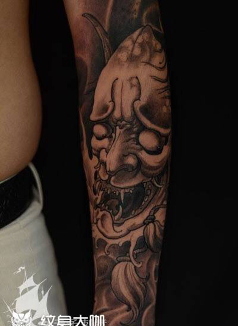 西安天予刺青传统作品纹身图片_般若西安黑灰成品手臂手部传统鬼神原创人物纹身图案