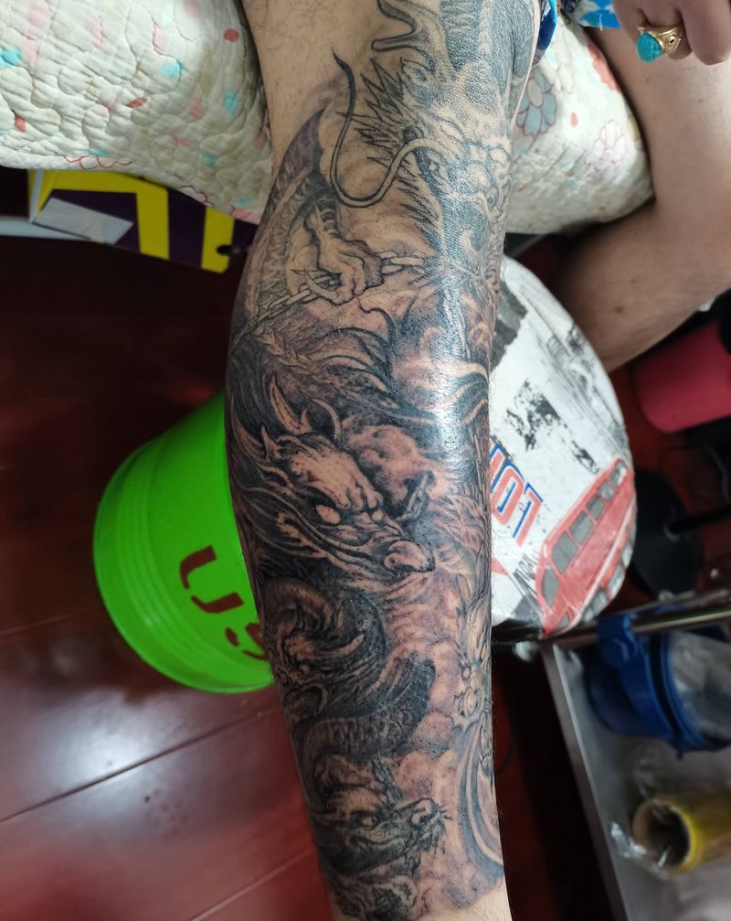 九龙拉罐纹身图片_脚部纹身图案