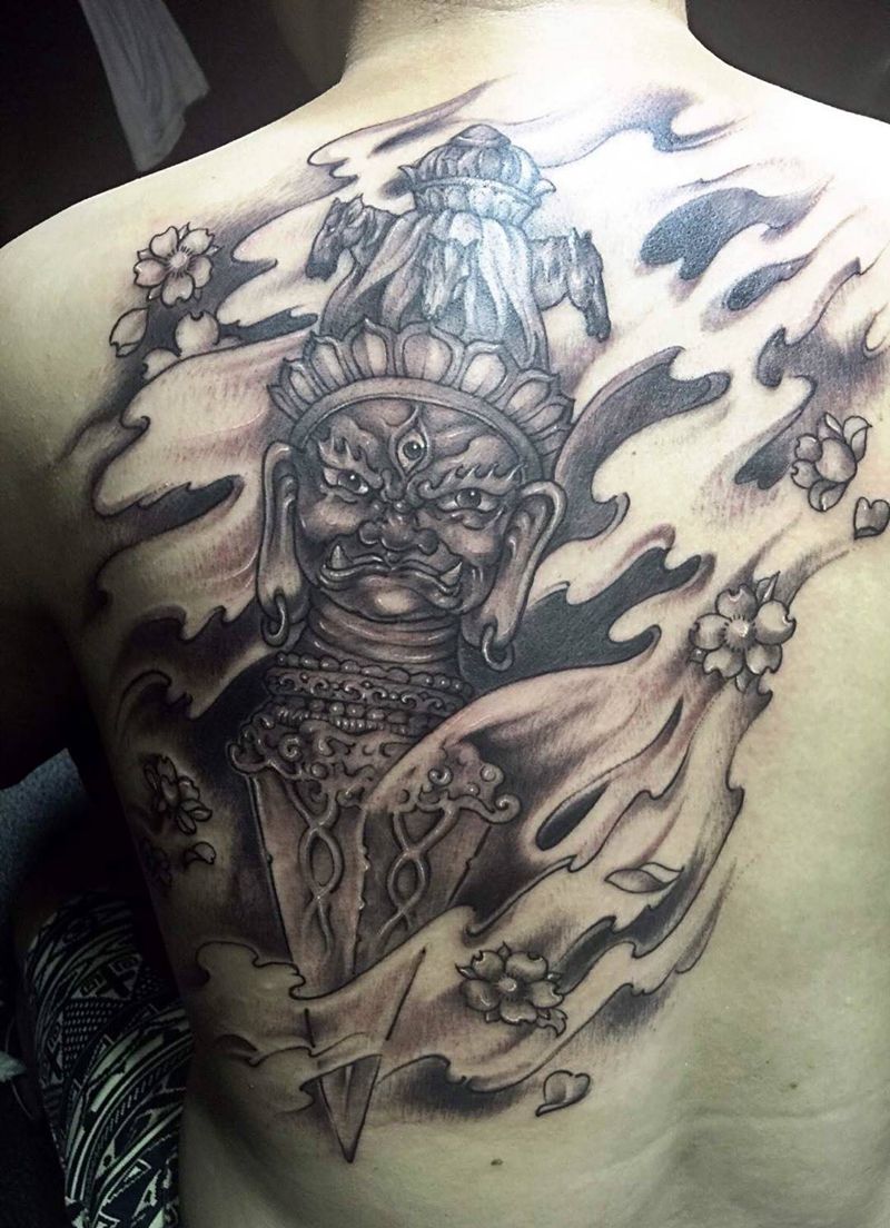 金刚杵！降魔杵纹身纹身图片_西安西安刺青成品背部传统写实宗教图腾纹身图案