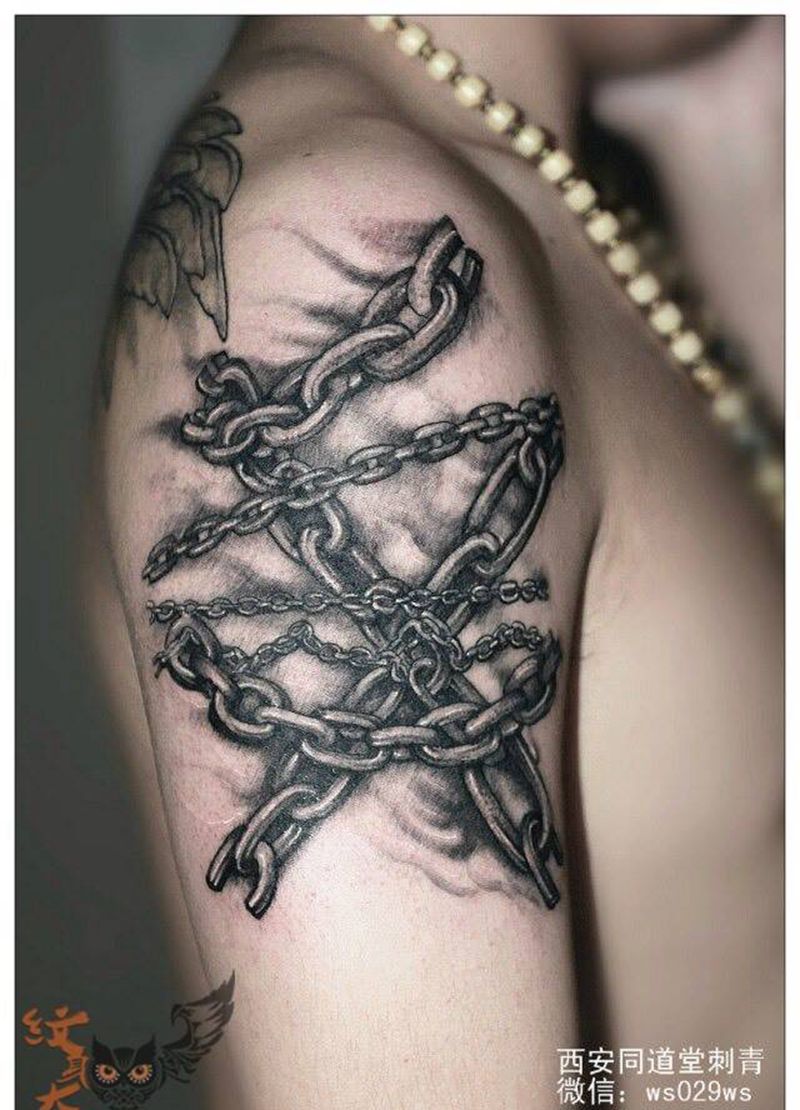 铁链纹身纹身图片_写实欧美原创肩部手臂纹身图案