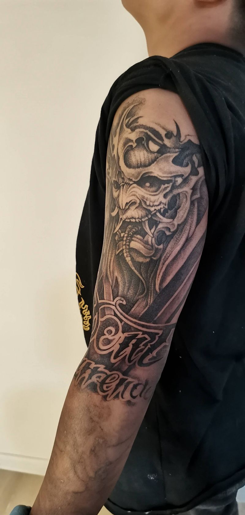 手臂遮盖纹身图片_手臂点刺纹身图案