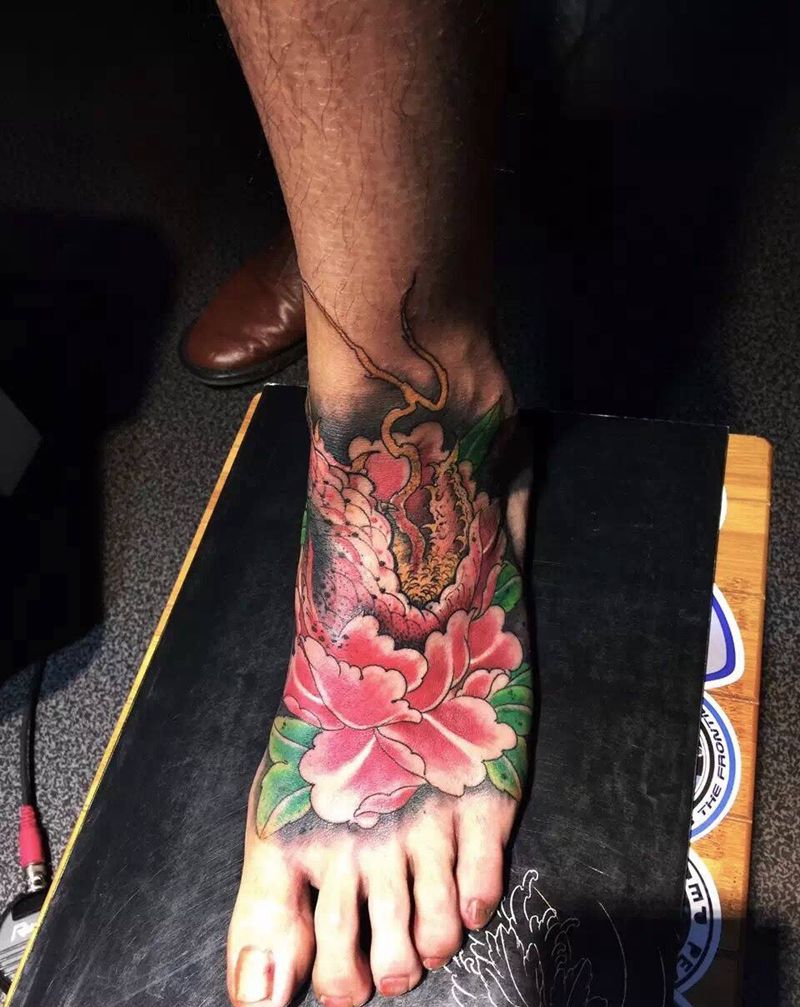 蛇盘富贵纹身图片_西安肖像修改成品手稿原创传统脚部动物纹身图案