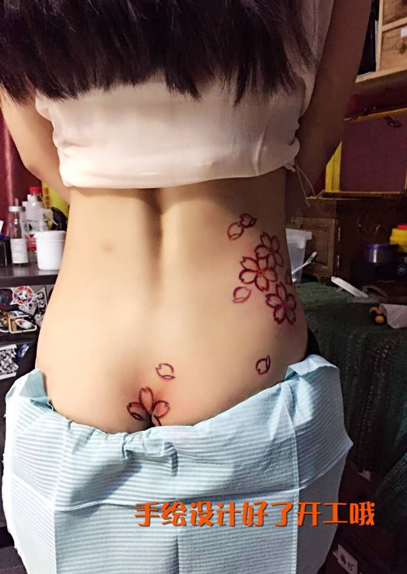 桃花三月纹身图片_成品手稿插画臀部传统原创教学西安改培训纹身图案
