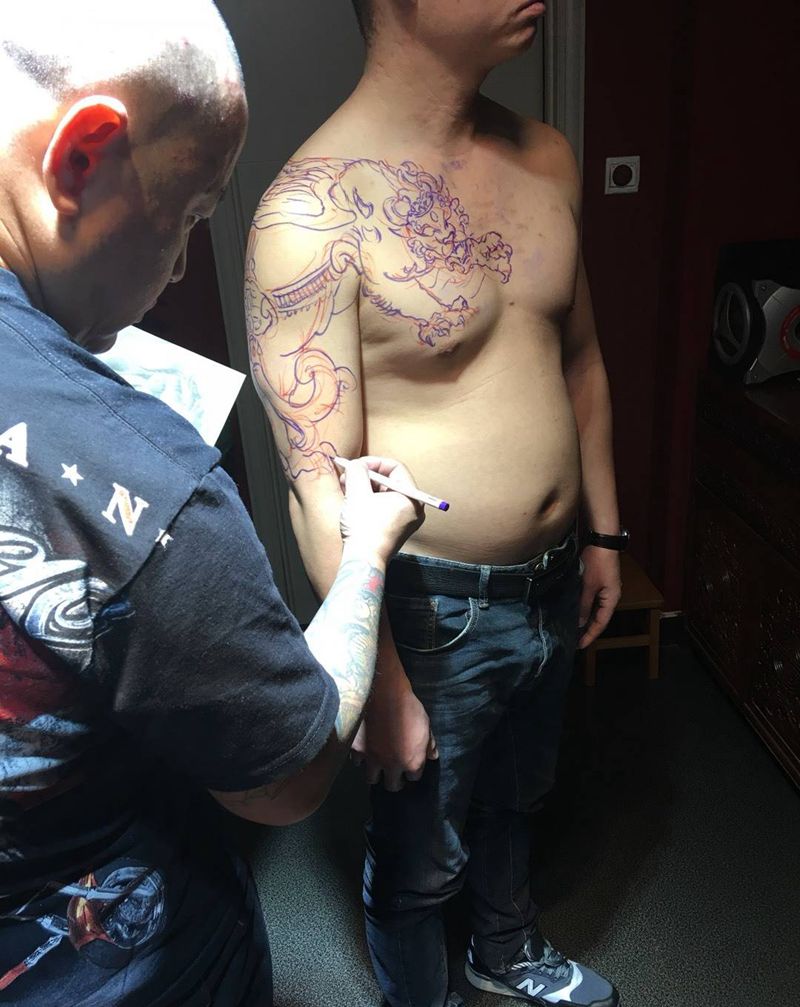 貔貅纹身图片_成品手稿传统写实西安动物鬼神胸部纹身图案