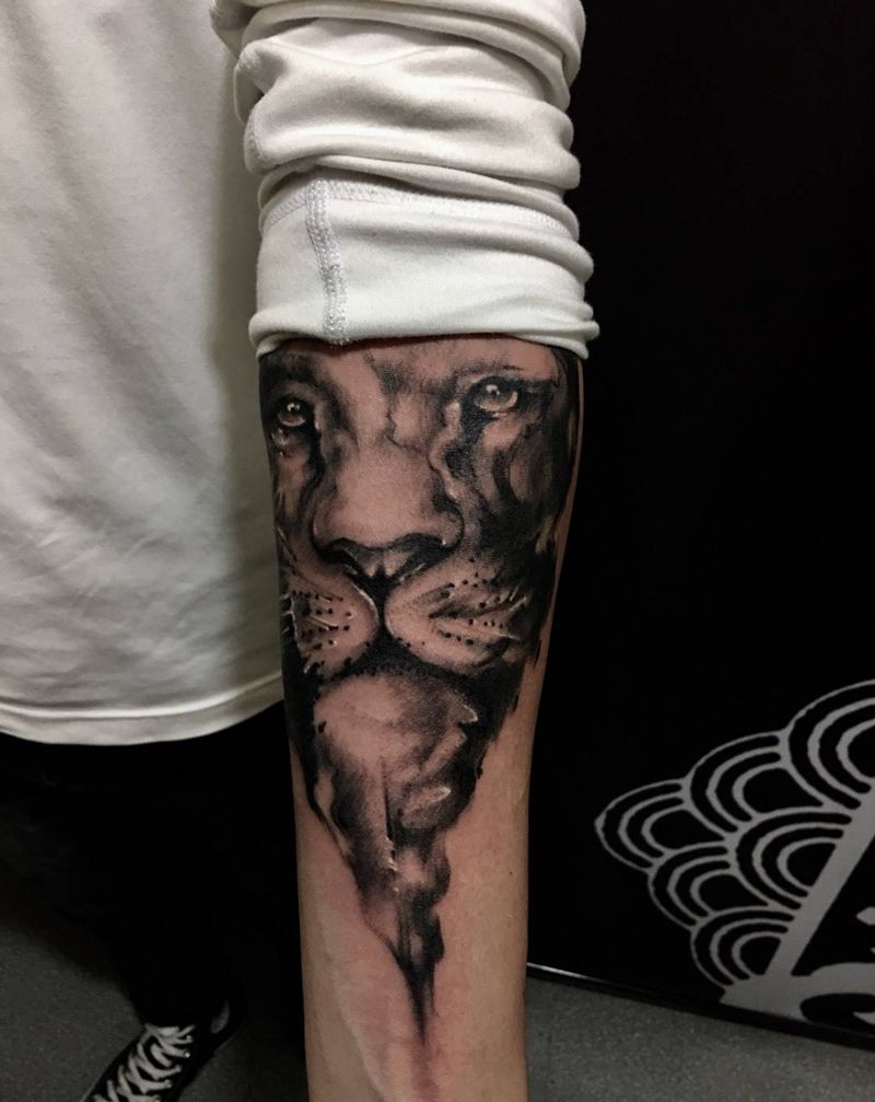 狮子纹身图片_西安手臂欧美传统肖像动物原创写实纹身图案